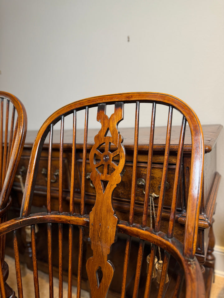 Set of 4 Windsor Double Bow Antique Chairs c. 1830
