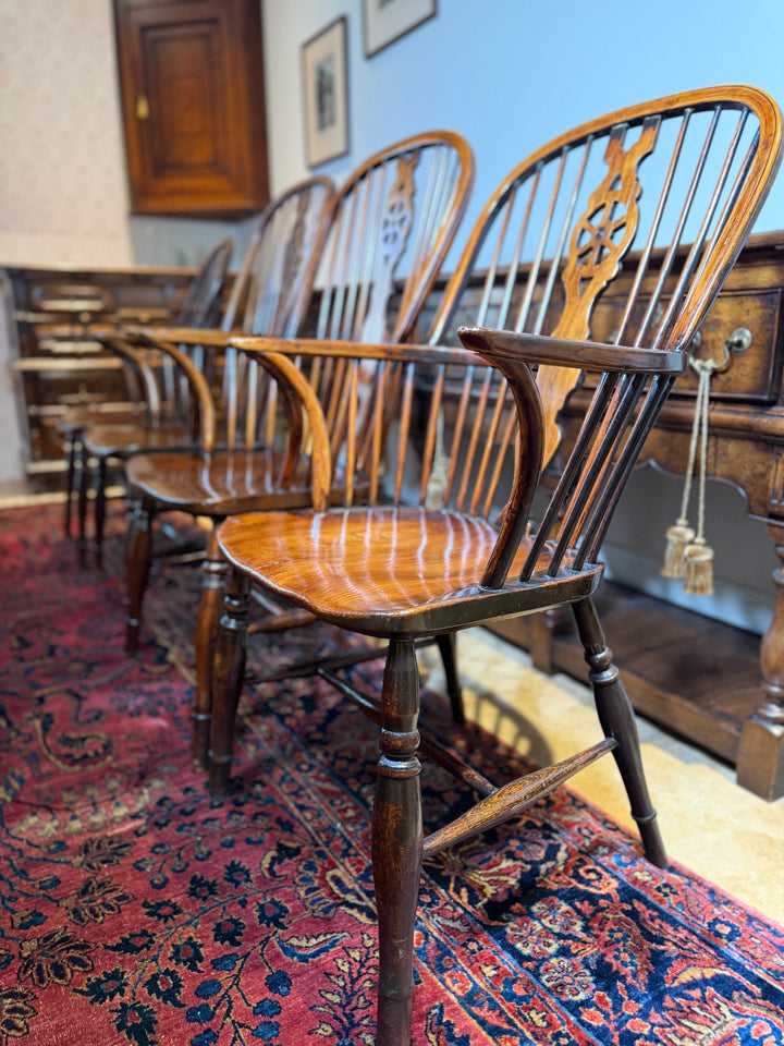 Set of 4 Windsor Double Bow Antique Chairs c. 1830