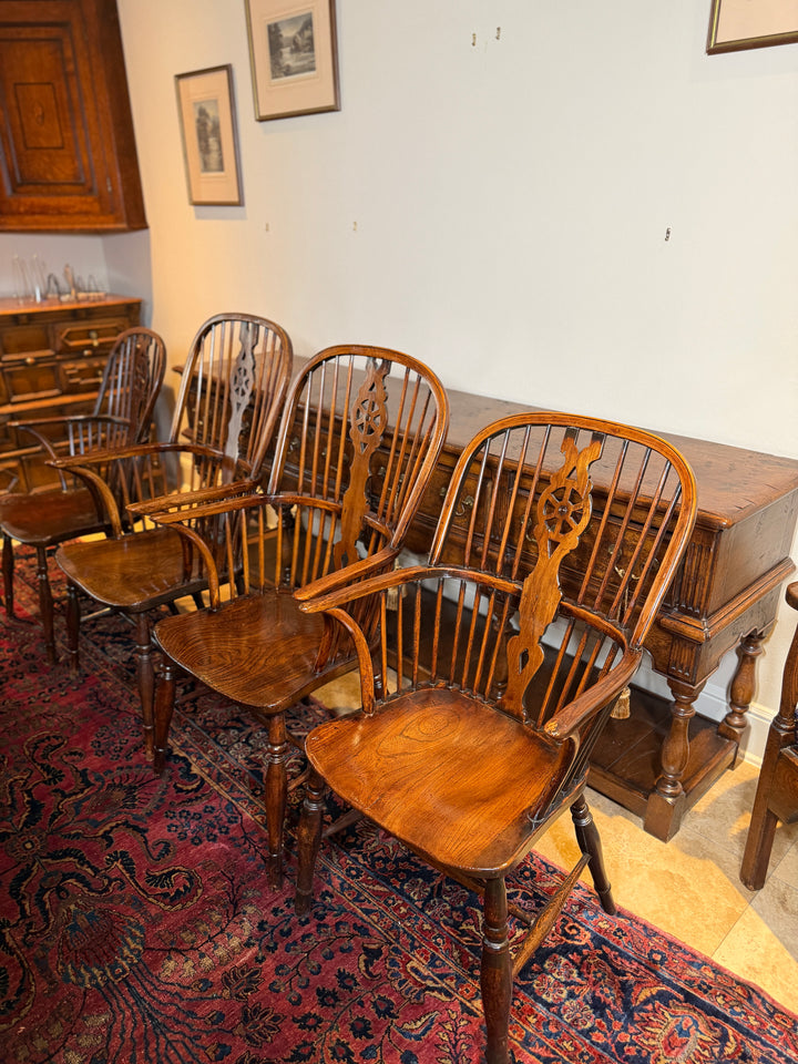 Set of 4 Windsor Double Bow Antique Chairs c. 1830