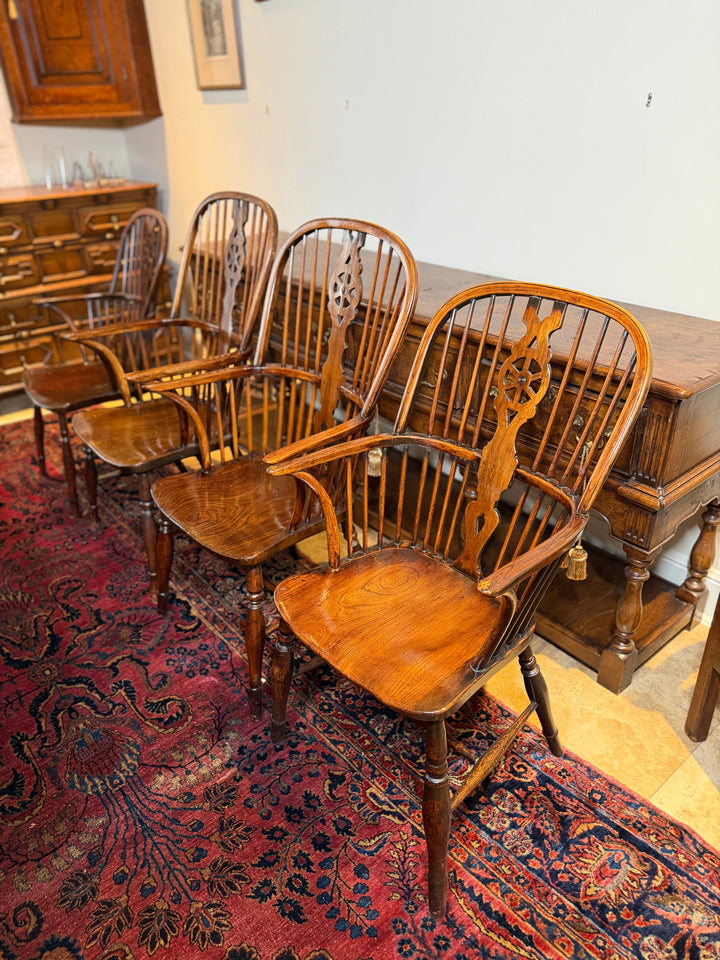 Set of 4 Windsor Double Bow Antique Chairs c. 1830