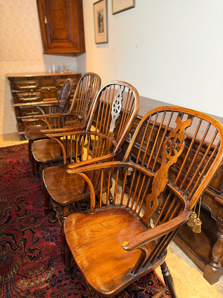 Set of 4 Windsor Double Bow Antique Chairs c. 1830