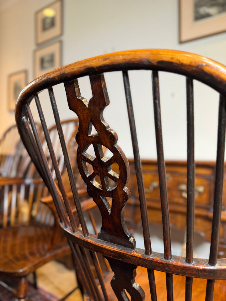 Set of 4 Windsor Double Bow Antique Chairs c. 1830