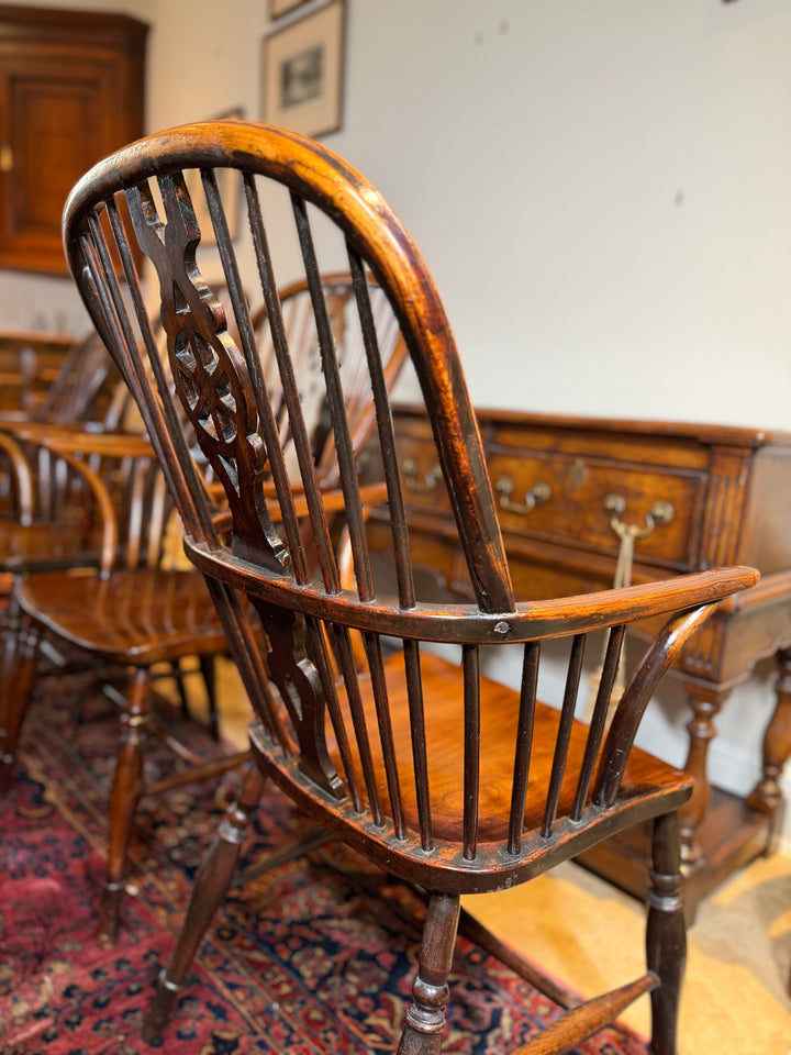 Set of 4 Windsor Double Bow Antique Chairs c. 1830