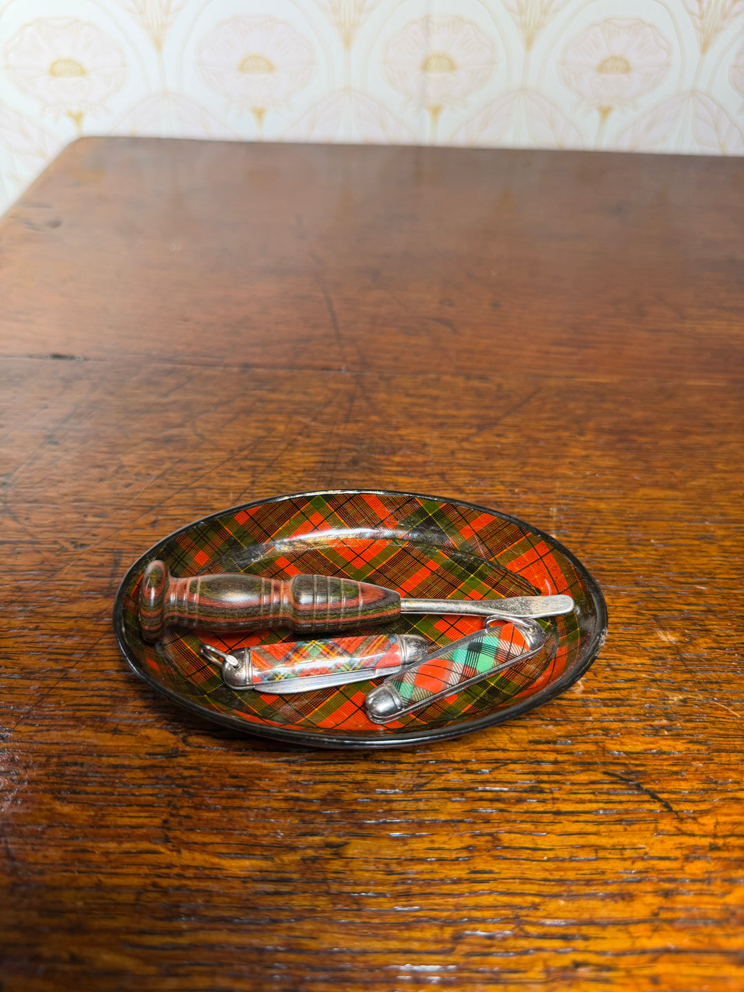 Round Tartan Dish and set of 3 Tartan Tools