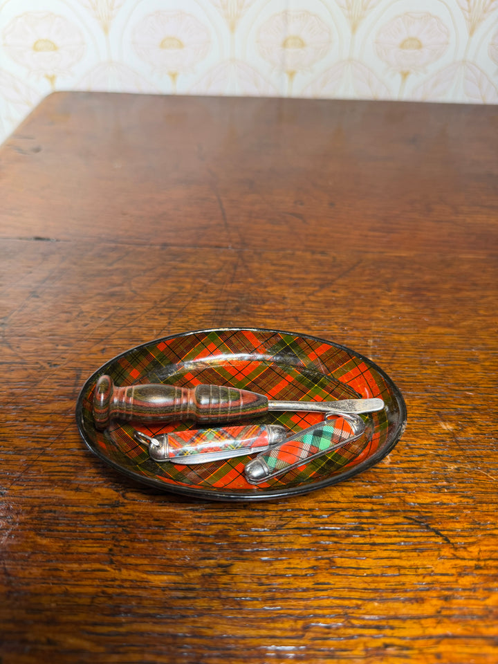 Round Tartan Dish and set of 3 Tartan Tools