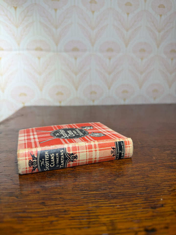 Scottish Clans Tartan Book