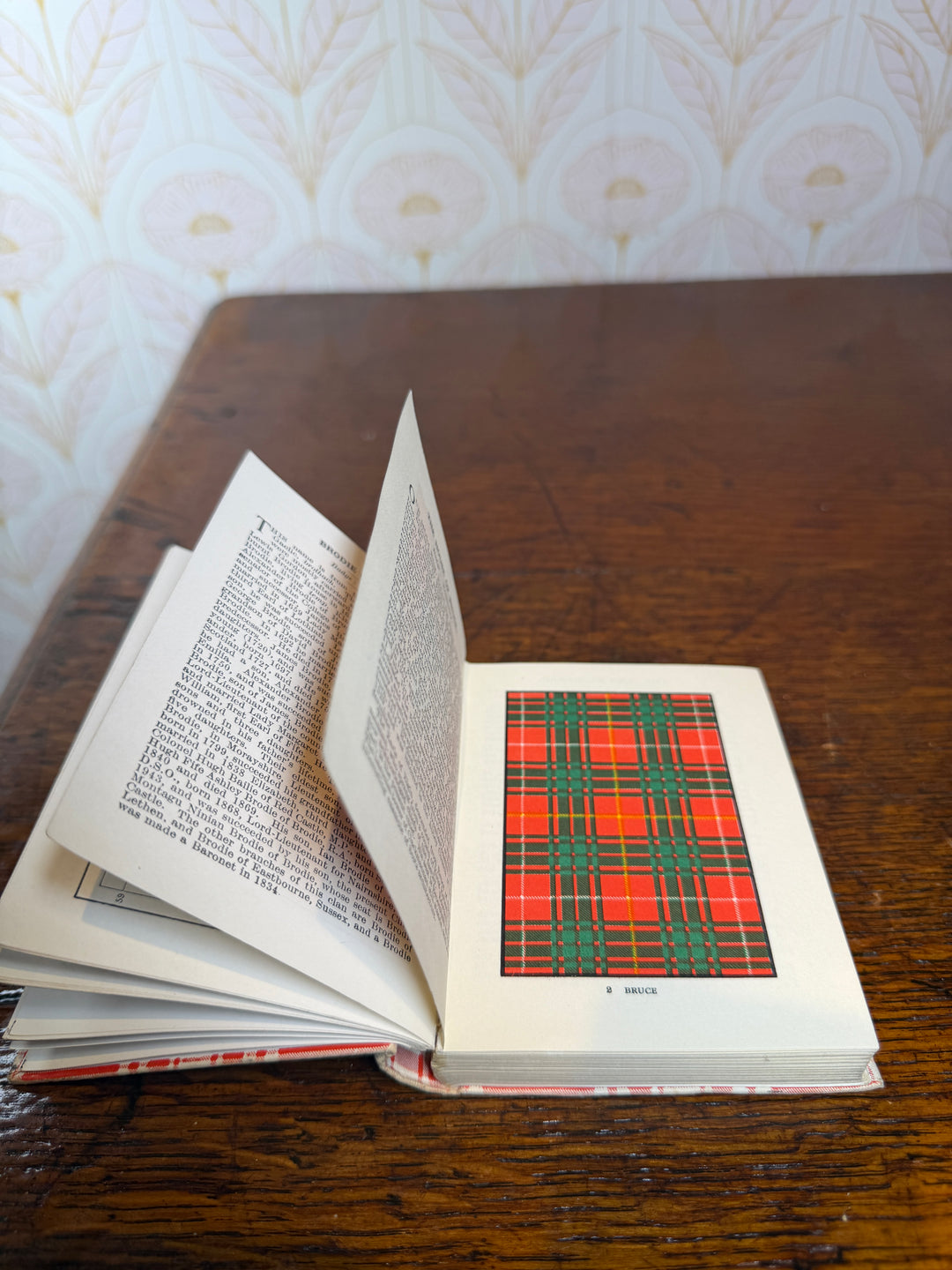 Scottish Clans Tartan Book
