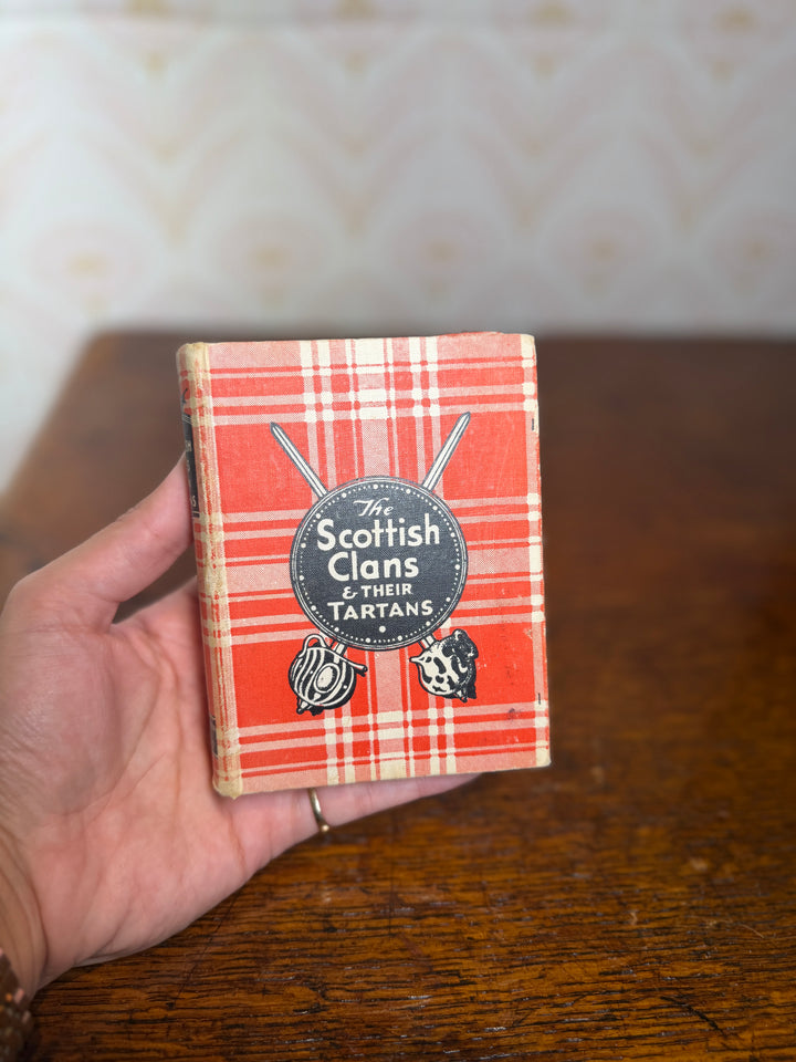 Scottish Clans Tartan Book