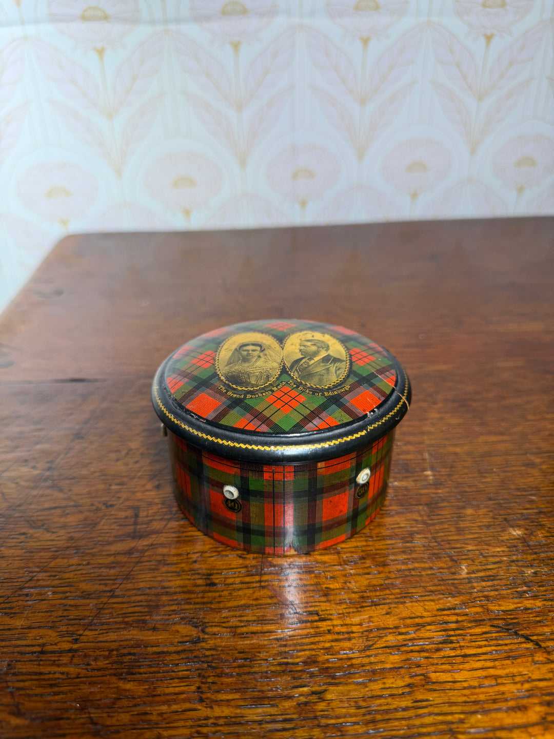 Tartan Circular Box