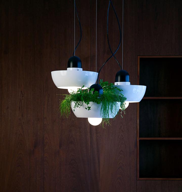 Black Well Planter Light (Please note that the light is black and not white)